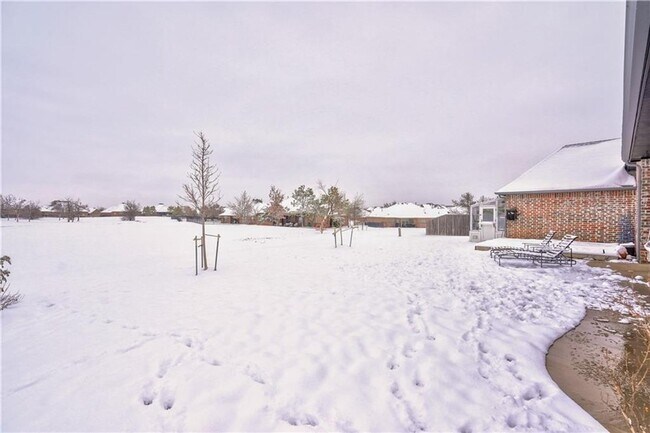 Building Photo - 4 Bedroom Home in Gated Lakes of Traditions- Backs up to a greenbelt- Pool and Playground