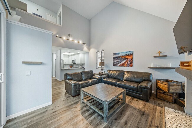Building Photo - Mission Valley Beautiful Townhome Fully Furnished with A/C, Laundry + Parking