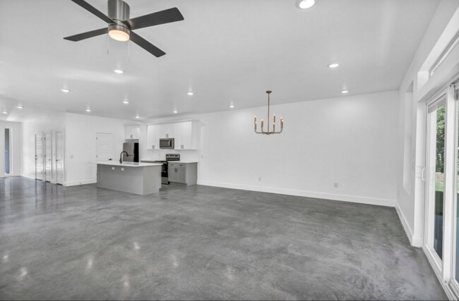Building Photo - 1008 E Marble St