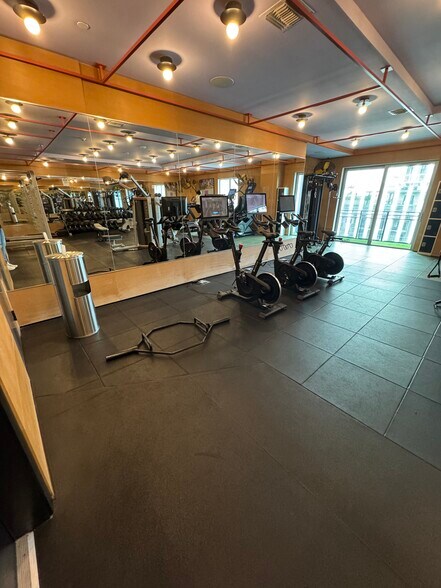 Building Photo - 147 NW 32nd St