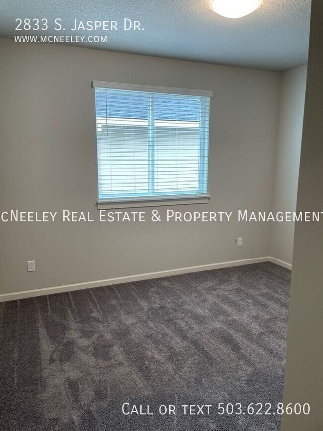 Building Photo - 2833 S Jasper Dr