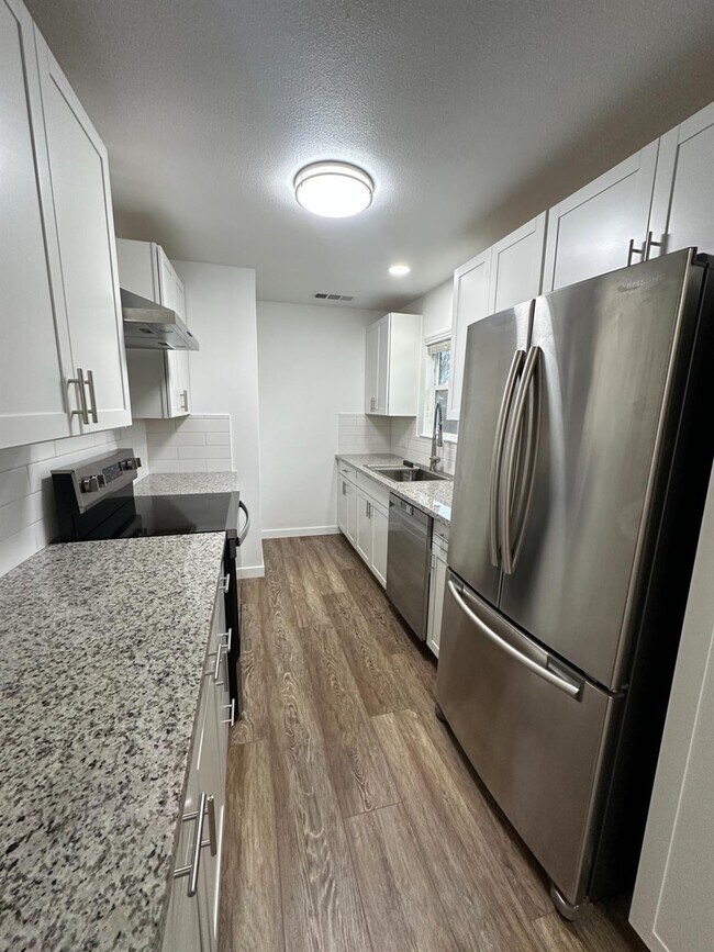 Building Photo - 4554 N Manila Ave