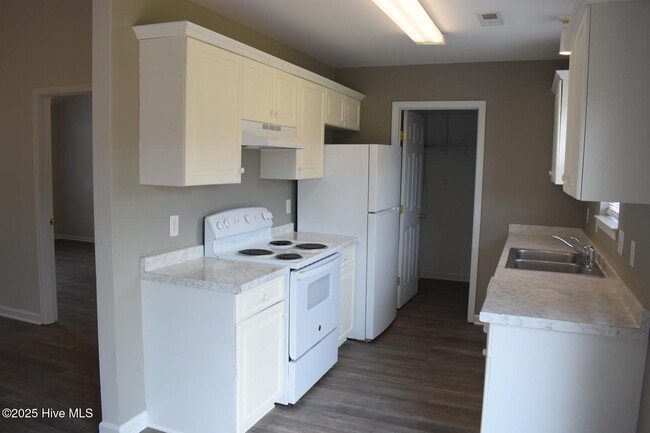 Building Photo - 708 Tabor Ln