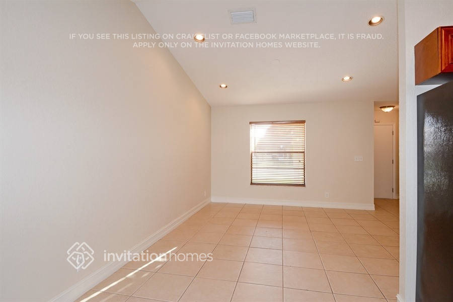 Building Photo - 1371 Denlow Ln
