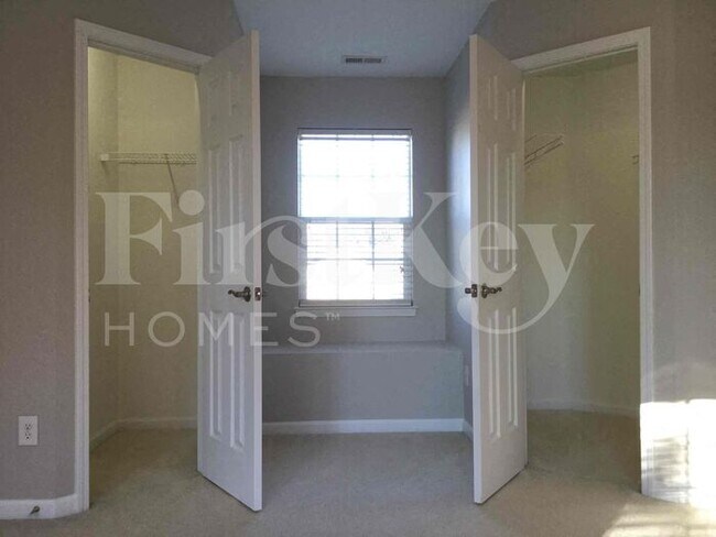 Building Photo - 126 Centerpoint Dr