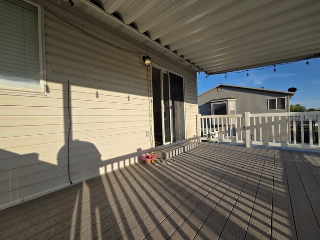 Building Photo - Charming Home in Woods Cross - Ready To Move!