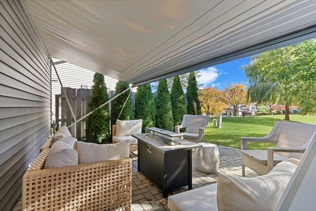 Building Photo - 658 White Ct