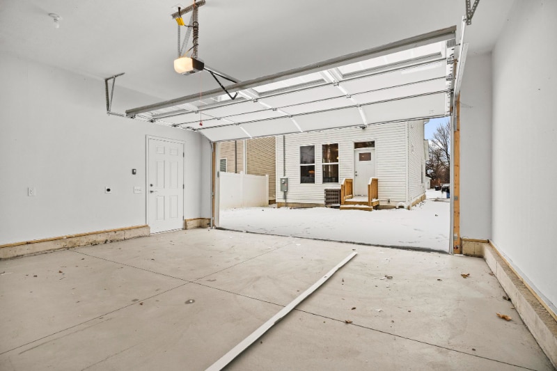 Building Photo - 2273 E 100th St