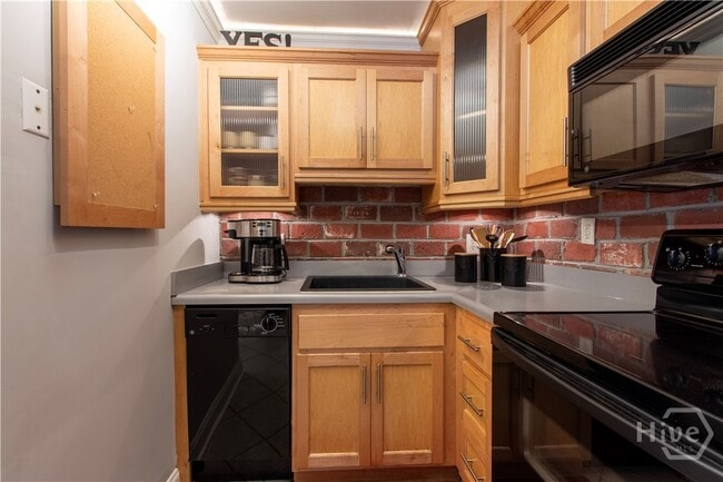 Building Photo - 760 E Campus Rd