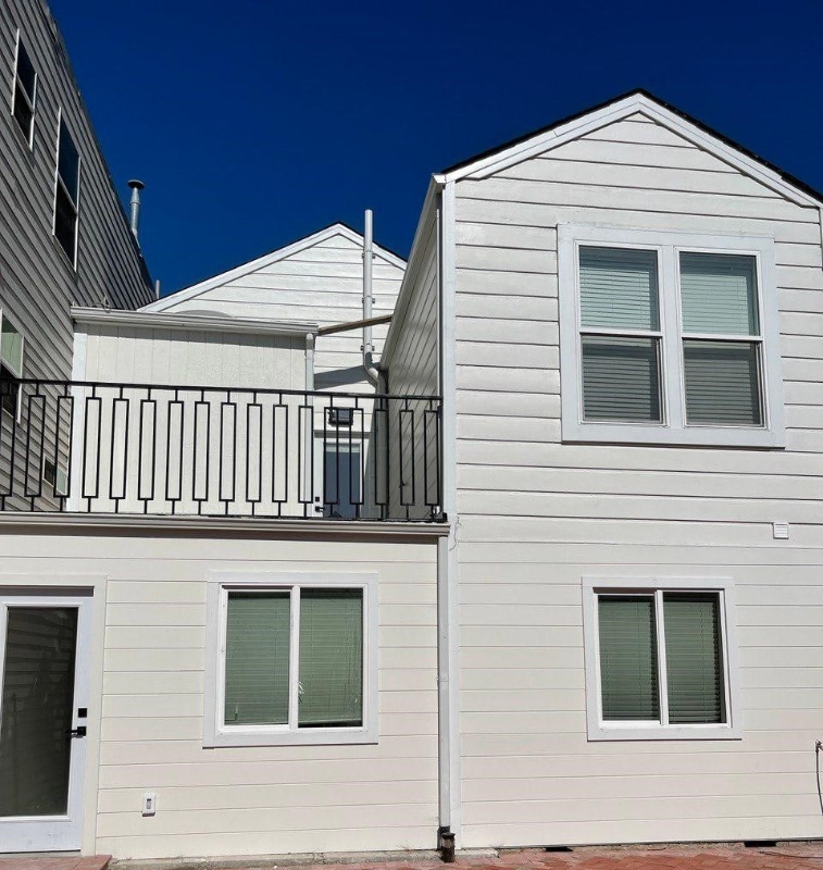 Building Photo - 1651-1651 La Salle Ave