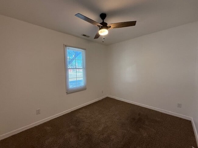 Building Photo - Renovated Single Family Home!