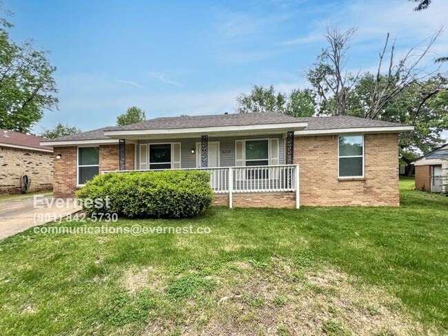 Primary Photo - 3210 Briarwood Dr