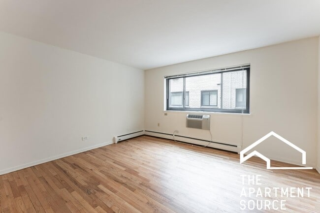 Building Photo - 540 W Roscoe St