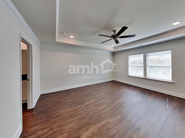 Building Photo - 312 Willow Ln