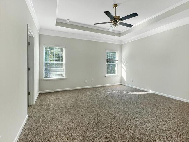 Building Photo - House 4 Beds 3.5 Baths
