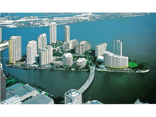 Building Photo - 520 Brickell Key Dr