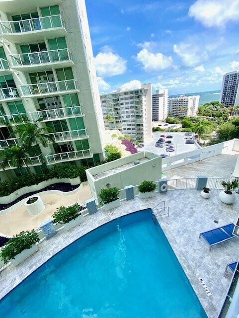 Building Photo - 170 SE 14th St