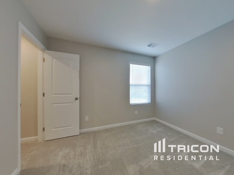 Building Photo - 5046 Lawler Ln