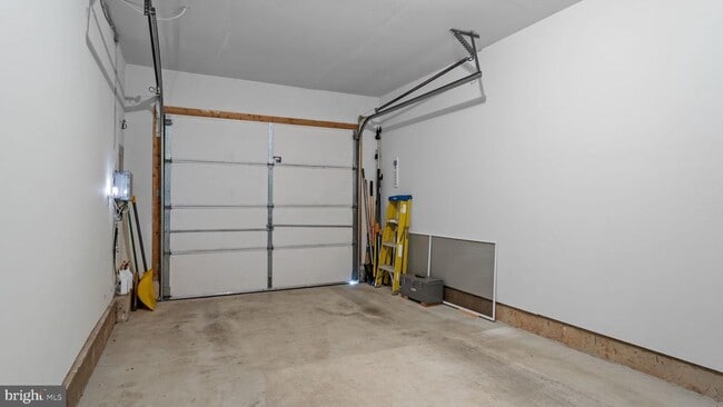 Building Photo - 301 Holly Hill Ct
