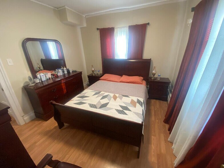 Bedroom - 11 Walnut St