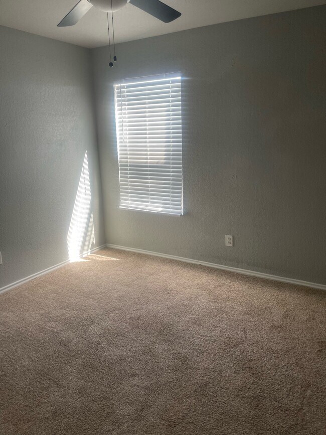 Building Photo - 620 Northgap Dr