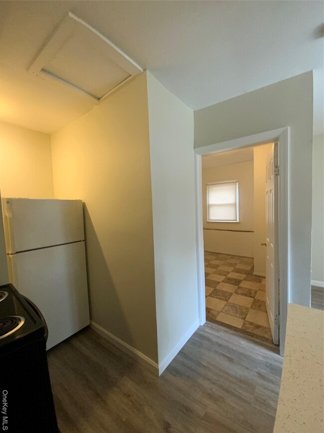 Building Photo - 76 Garden City Ave