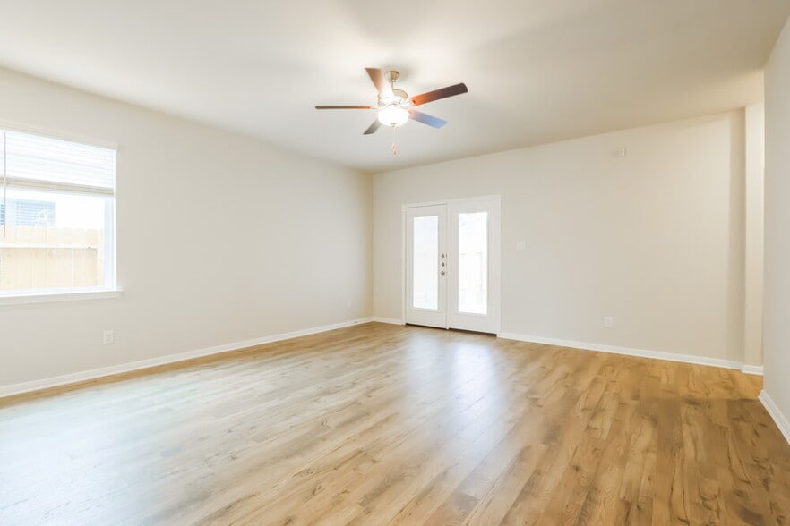 Building Photo - 16459 Hill Dr