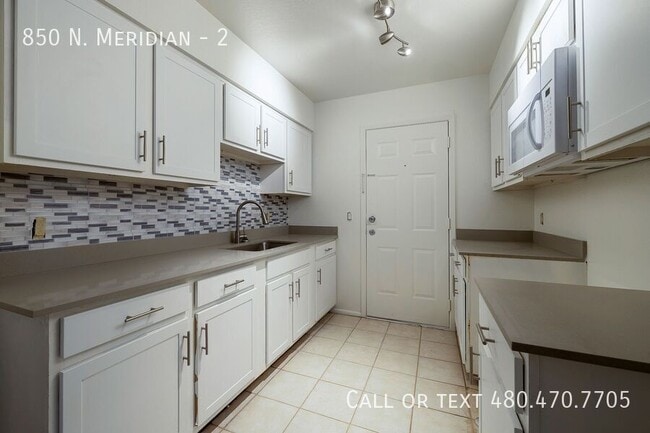 Building Photo - 850 N. Meridian-2