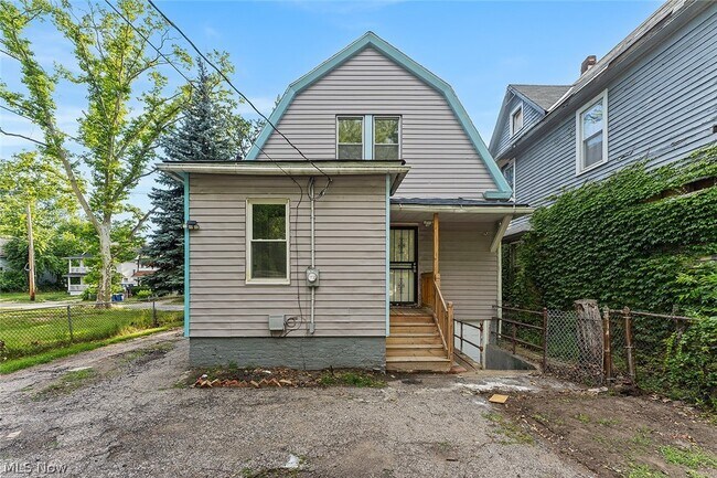 Building Photo - 1349 E 115th St