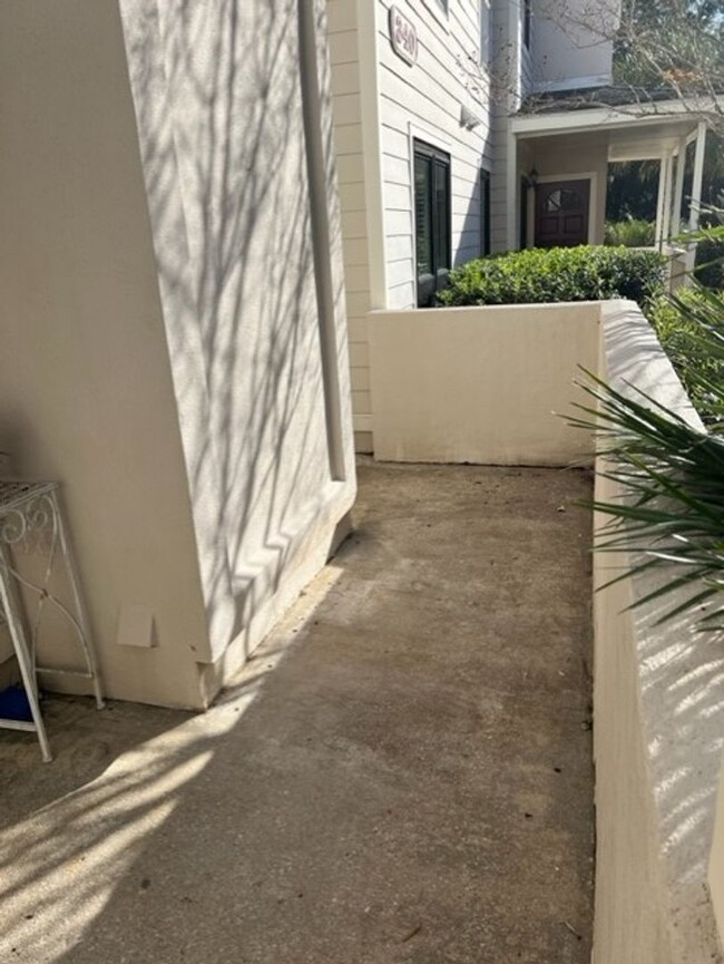 Building Photo - Great Location!! 2 Bedroom Condo