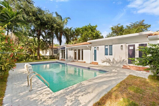 Building Photo - 5614 San Vicente St