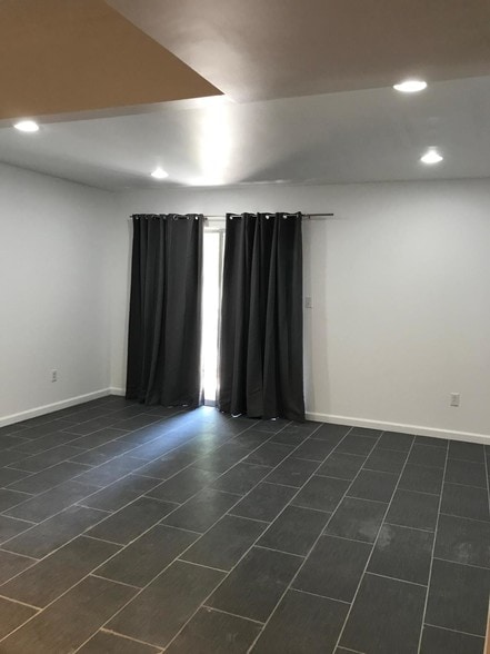 Living Room/double slider - 406 Skyview Dr