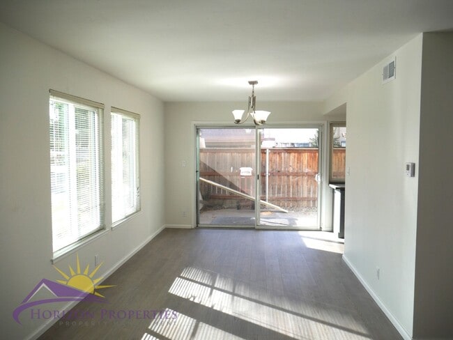 Building Photo - 3 Bed 2.5 Bath 1,380 sqft Townhome in Carm...