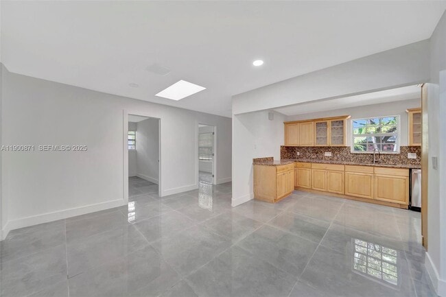 Building Photo - 840 NE 182nd St