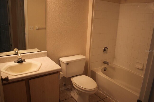 Building Photo - 13838 Fairway Island Dr