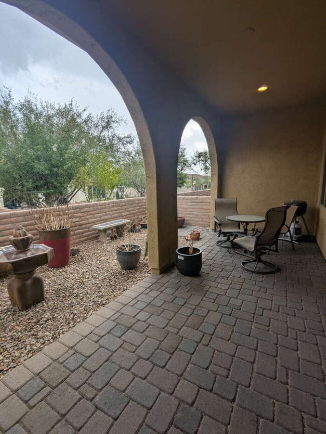 Building Photo - Quail Creek Villa