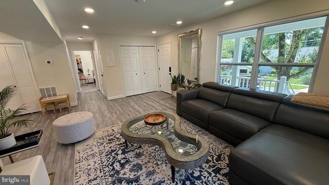 Building Photo - 1212 Parrish Dr