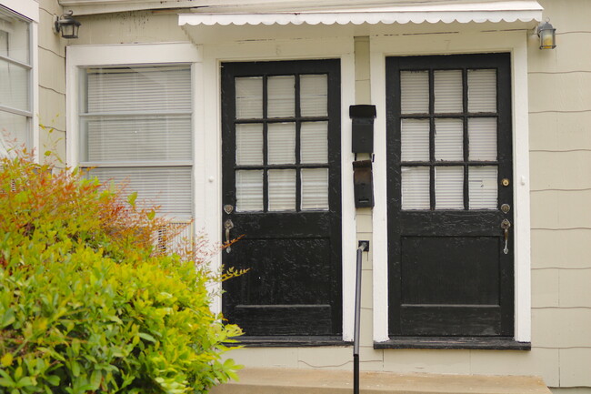 Exterior - 912 Oxmoor Rd