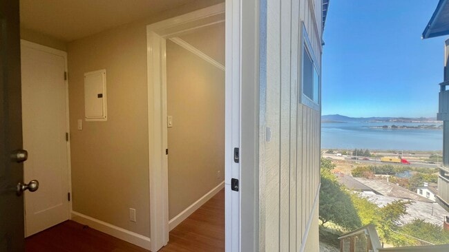 Building Photo - Modern Style and Sophistication, 1-Bed, 1-Bath Living at Hillside in Albany