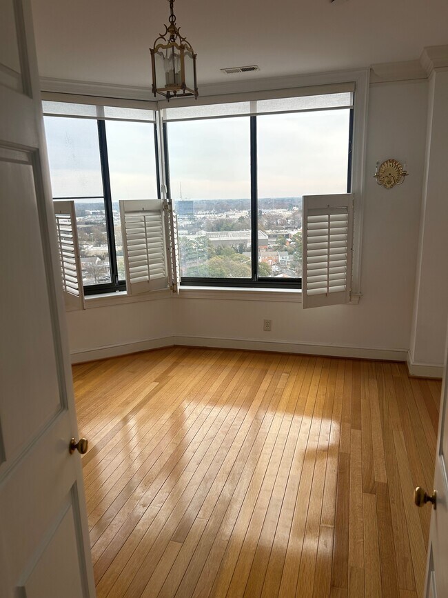 Building Photo - 7505 River Rd