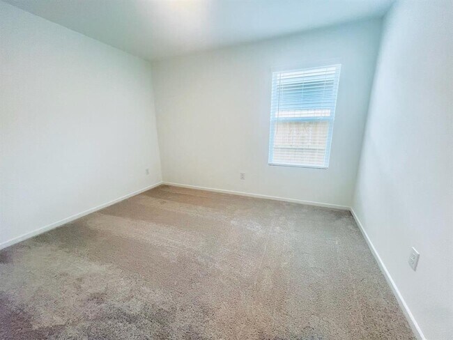 Building Photo - 3043 Mallorca Dr