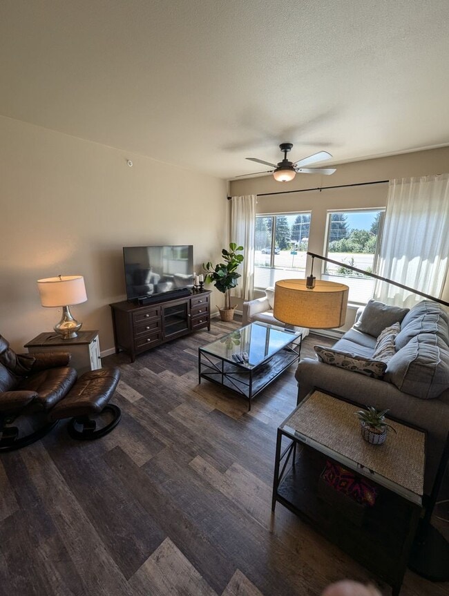 Building Photo - 2BD/1.5BA, Valley Condo, Utilities Include...