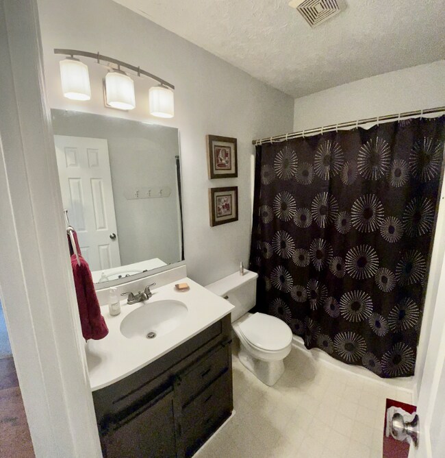 Building Photo - 5586 Arapahoe Ct