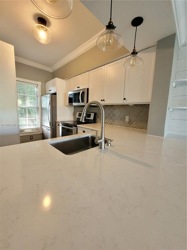 Building Photo - 205 Mallory Ct