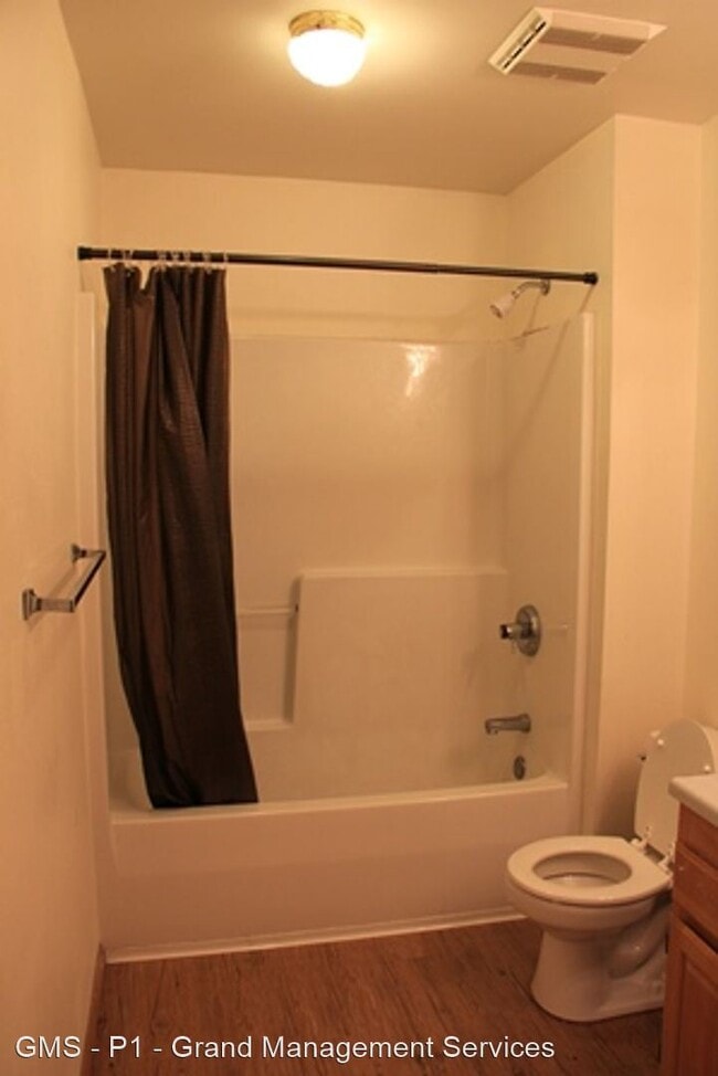 Building Photo - 2 br, 1 bath Apartment - Sea Mist Apartmen...