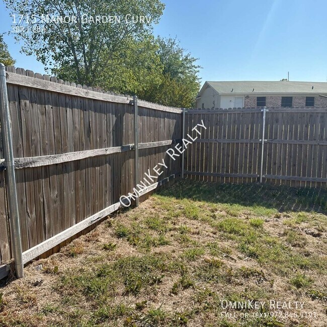 Building Photo - 1715 Manor Garden Curve