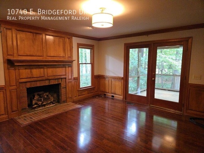 Building Photo - 10740 E Bridgford Dr
