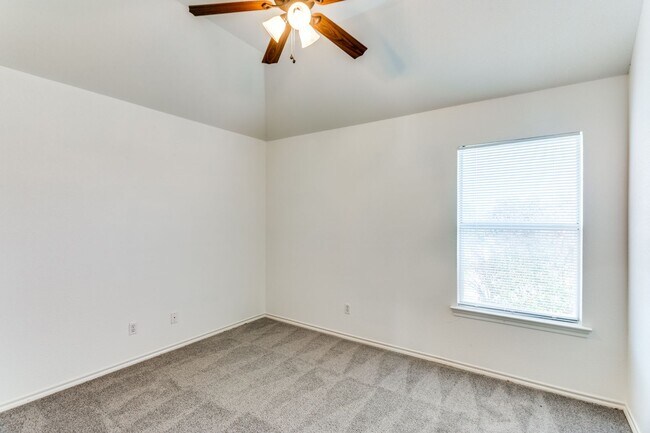 Building Photo - 8434 Golf Club Cir