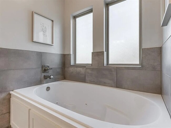 Building Photo - 1391 Hickory Trl