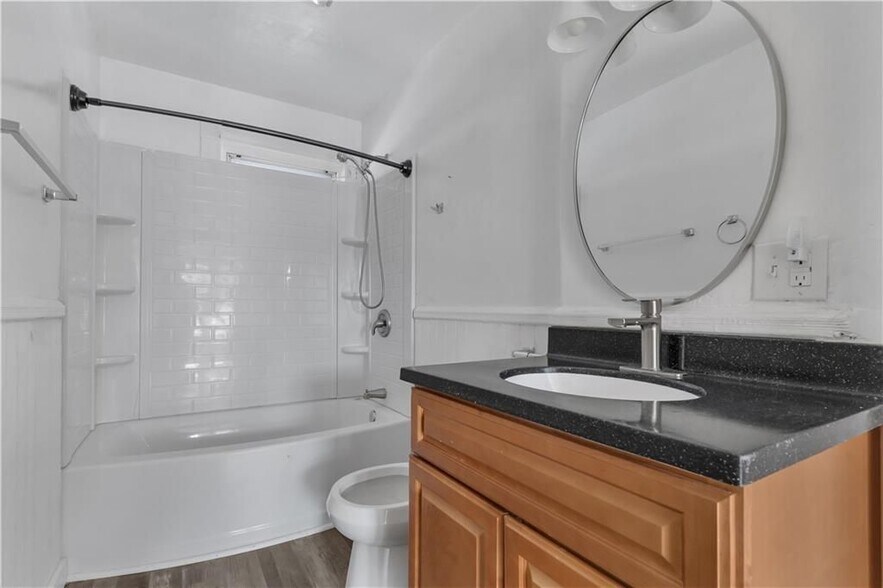 Building Photo - 1070 Main St